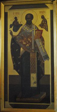 Икона святителя Николая с частицей его мощей.